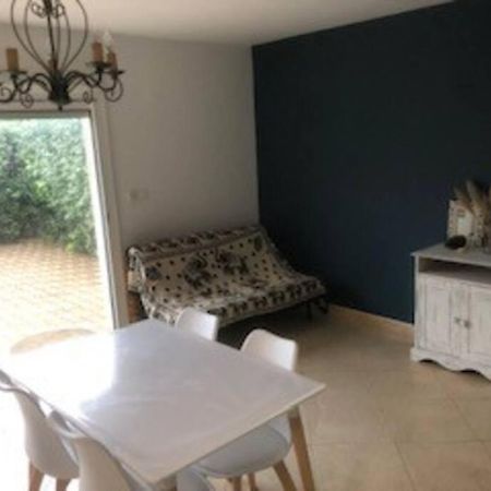 Maison Dans Une Propriete Avec Une Cour Corneilhan Εξωτερικό φωτογραφία