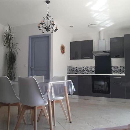 Maison Dans Une Propriete Avec Une Cour Corneilhan Εξωτερικό φωτογραφία