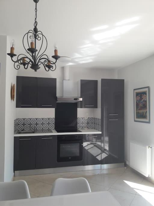 Maison Dans Une Propriete Avec Une Cour Corneilhan Εξωτερικό φωτογραφία