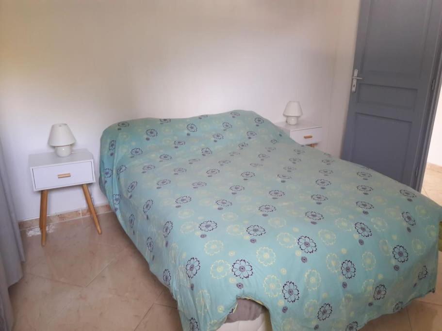 Maison Dans Une Propriete Avec Une Cour Corneilhan Εξωτερικό φωτογραφία