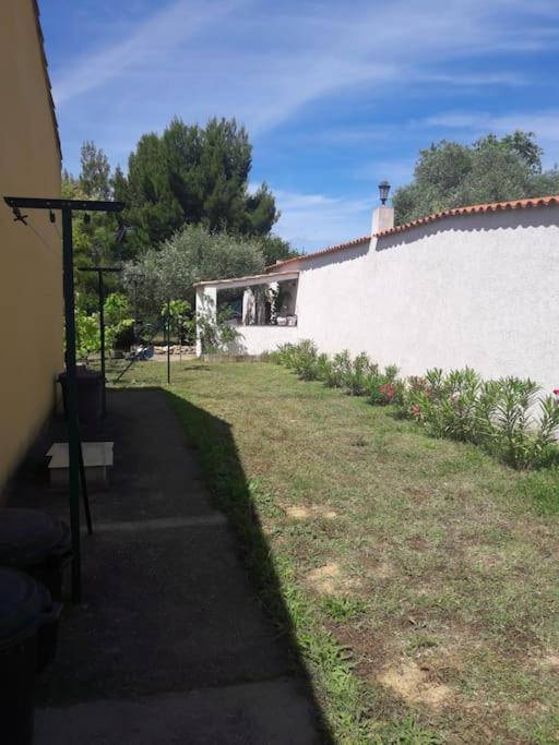 Maison Dans Une Propriete Avec Une Cour Corneilhan Εξωτερικό φωτογραφία