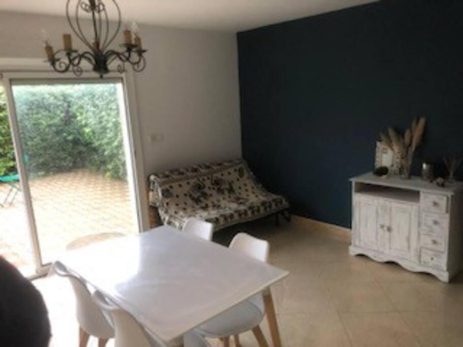 Maison Dans Une Propriete Avec Une Cour Corneilhan Εξωτερικό φωτογραφία