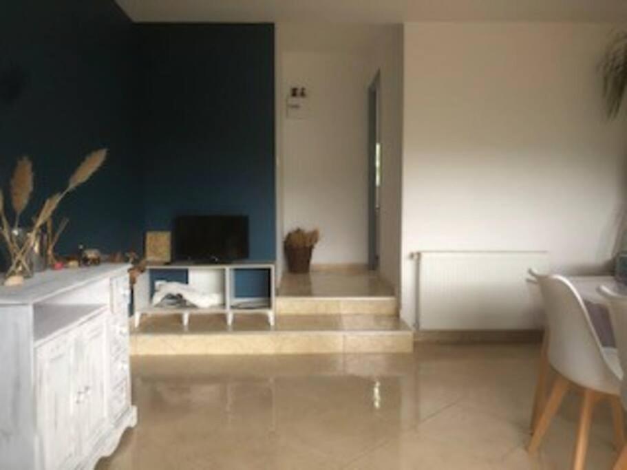 Maison Dans Une Propriete Avec Une Cour Corneilhan Εξωτερικό φωτογραφία