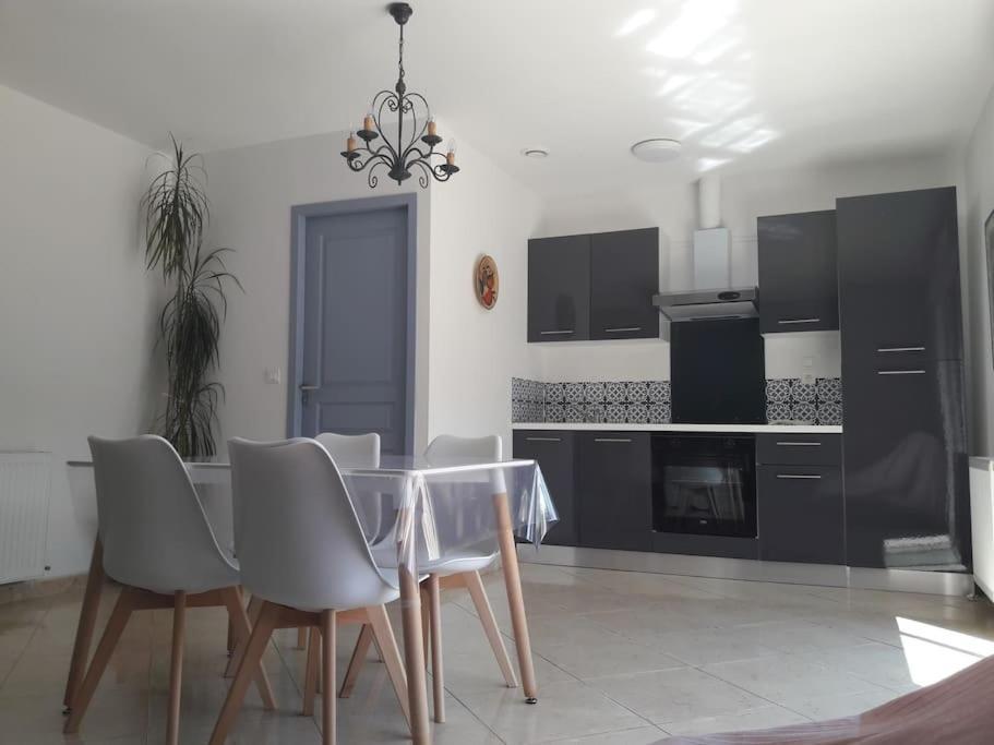 Maison Dans Une Propriete Avec Une Cour Corneilhan Εξωτερικό φωτογραφία