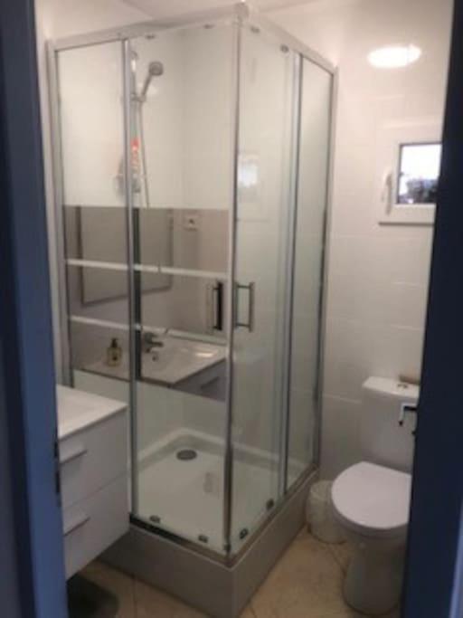 Maison Dans Une Propriete Avec Une Cour Corneilhan Εξωτερικό φωτογραφία
