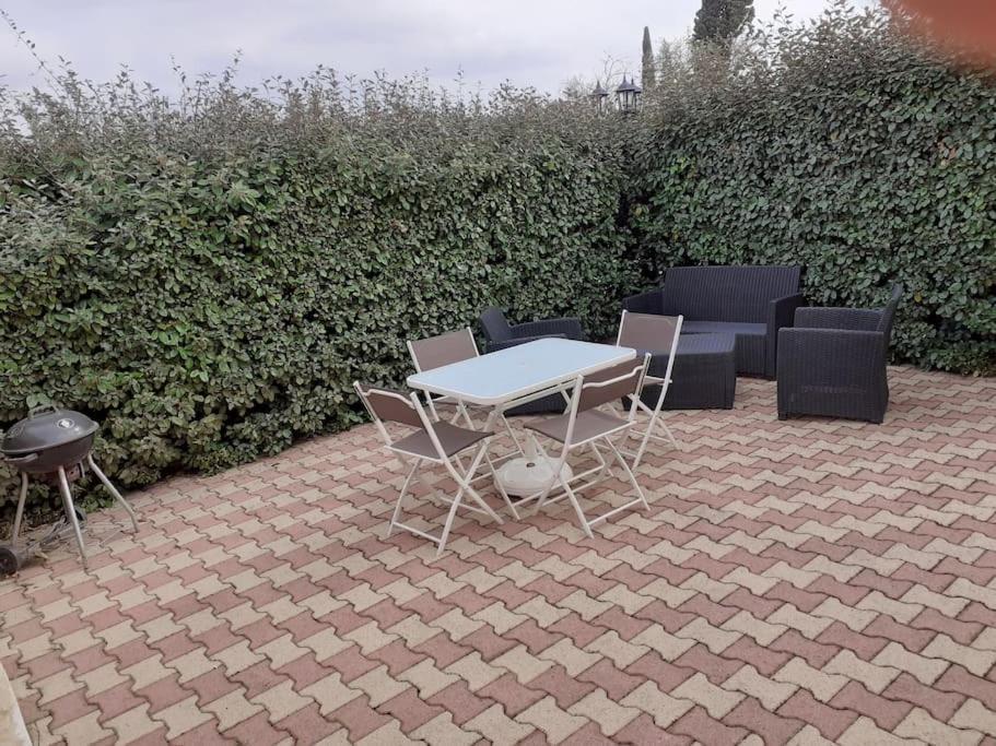 Maison Dans Une Propriete Avec Une Cour Corneilhan Εξωτερικό φωτογραφία