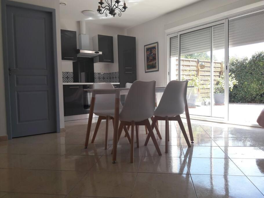 Maison Dans Une Propriete Avec Une Cour Corneilhan Εξωτερικό φωτογραφία